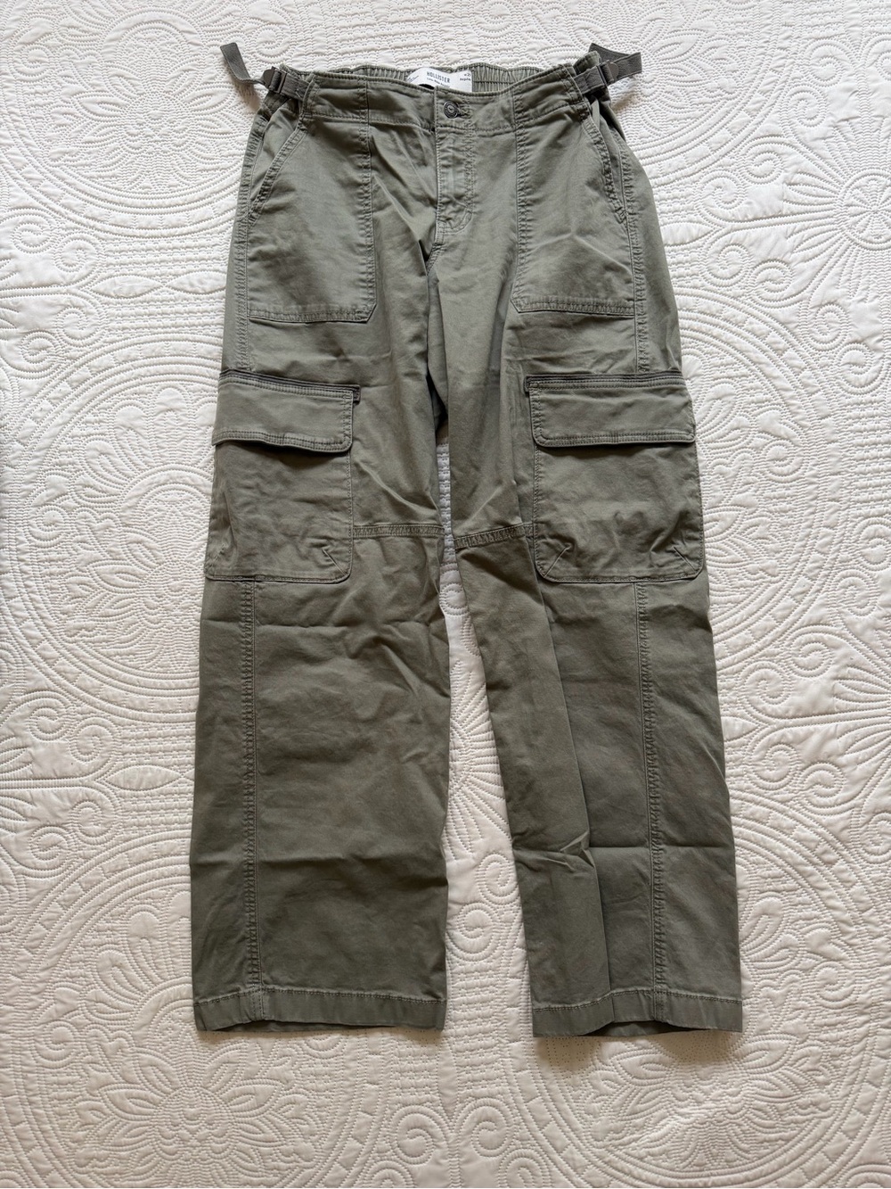 Hollister Low Rise Cargo Pants in Olive Green